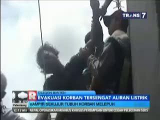 Tambal Atap Rumah yang Bocor, Pekerja Bangunan Tersenget Listrik