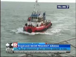 Cari Kotak Hitam, Tim Penyelam kembali Diterjunkan Ke Lokasi Temuan Ekor Pesawat