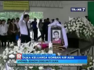 Suasana Kremasi Jenazah Diselimuti Duka