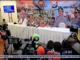 Pramugara AirAsia Berhasil Diidentifikasi 