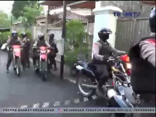 Pasukan Brimob Bersenjata Lengkap Jaga Rumah Komjen Budi Gunawan