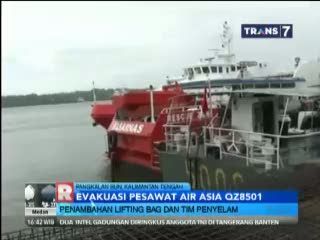 Lifting Bag dan Penyelam Ditambah untuk Evakuasi Badan Pesawat AirAsia