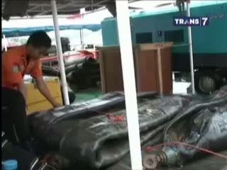 Penambahan Lifting Bag dan Tim Penyelam untuk Pangangkatan Badan Pesawat