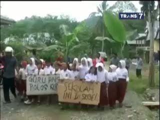 Guru Tak Pernah Datang, Puluhan Siswa SD Segel Sekolah
