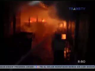 Puluhan Kios di Pasar Giri Gresik Ludes Terbakar