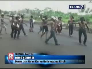 Aksi Protes Pelantikan Pejabat Tersangka Korupsi Berlangsung Ricuh