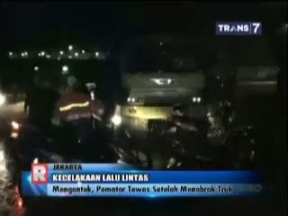 Mengantuk, Pemotor Tewas Tabrak Truk yang Sedang Terparkir