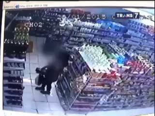 Terekam CCTV, Wanita Pencuri Berhasil Ditangkap