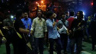 Jelang Tengah Malam, Massa Pro KPK Masih Bertahan di Gedung KPK