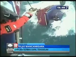 Evakuasi Kapal Tenggelam Berlangsung Dramatis