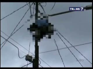 Pencuri Kabel Listrik Tewas Tergantung 