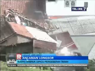 Puluhan Rumah di Cianjur Ambruk Akibat Longsor