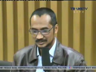 Abraham Samad Bantah Foto Mesra yang Diduga Dirinya