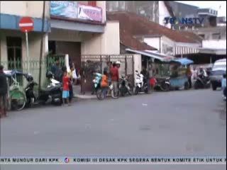 Polisi Dipukuli Sekelompok Orang Terekam CCTV