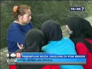Perempuan Muda Linglung di Pom Bensin