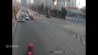 Aksi Pengemudi Mobil Mabuk Terekam CCTV