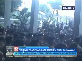 Ratusan Orang Demo di Pengadilan Negeri Jakarta Selatan