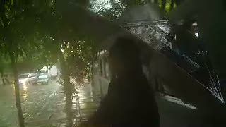 Hujan Seharian, Warga Ibukota Terjebak Derita Direndam Banjir