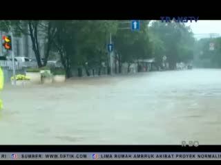 Begini Dahsyatnya Banjir yang Menerjang Istana