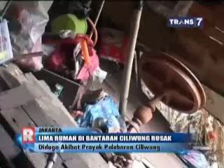 5 Rumah di Bantaran Kali Rusak Diduga Akibat Proyek Pelebaran Ciliwung