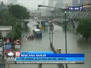 Banjir Rendam Jalan Raya dan Rel Kereta