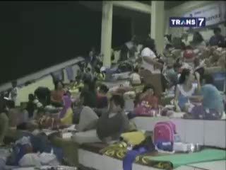 Banjir Landa Wilayah Koja, Ratusan Orang Mengungsi di Stadion Tugu