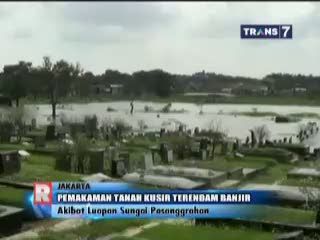 Kali Pesanggrahan Meluap, Pemakaman Tanah Kusir Terendam Banjir