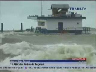 Kapal Tanker Terdampar, 11 ABK dan Nahkoda Terjebak