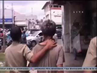 Aksi Kejar-kejaran Satpol PP dengan Gepeng hingga ke Gorong-gorong