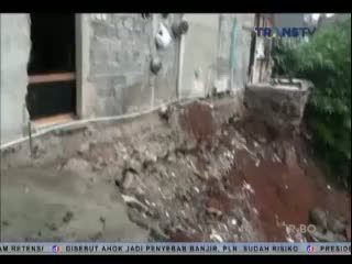 Tiga Rumah di Tanjung Barat Rusak Diterjang Longsor