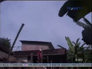 Tanggul Anak Aliran Bengawan Solo Jebol