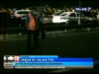 Terlindas Kendaraan, Jasad Hancur di Jalan Tol