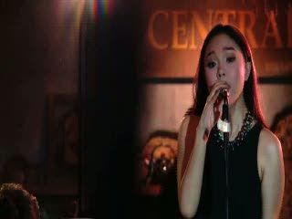 Persembahan Cinta Angela Nazar di Hari Kasih Sayang