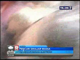 Pencuri Ponsel Babakbelur Dihajar Warga