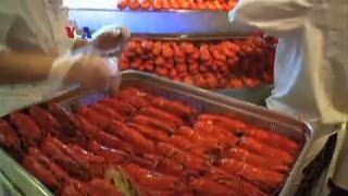 Berkah Imlek Bagi Nelayan Lobster