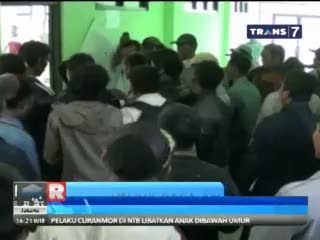 Dihalangi Bertemu Kepala Dinas Tenaga Kerja, Buruh Rusak Fasilitas Kantor