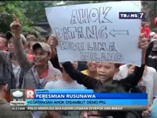 Hendak Resmikan Rusunawa, Ahok Disambut Demo PKL