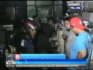 Maling Helm Dikeroyok Warga