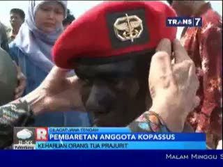 Tangis Haru Keluarga Iringi Pembaretan Anggota Kopassus