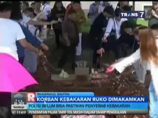 Isak Tangis Warnai Pemakaman Korban Kebakaran Ruko