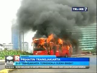 Bus Transjakarta Terkendala Sudah Biasa?