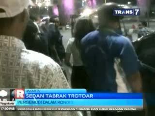 Perempuan Mabuk Caci Maki Polisi 