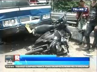 Metro Mini Tabrak Sejumlah Pemotor