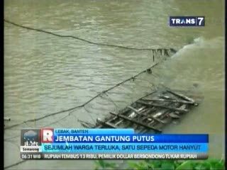 Jembatan Gantung Putus, Sejumlah Warga Luka-luka, Sepeda Motor Hanyut