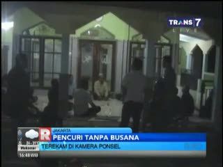 Pencuri Tanpa Busana Terekam Kamera CCTV