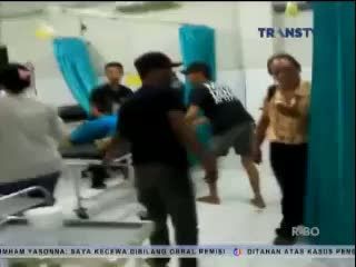 Ibu Hamil Pingsan Saat Mengungsi Banjir