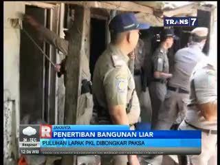 Puluhan Lapak PKL Dibongkar Paksa
