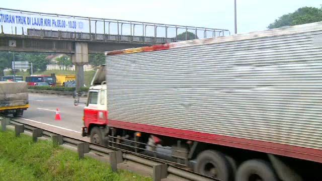 Siasat Mengurai Kemacetan di Tol JORR