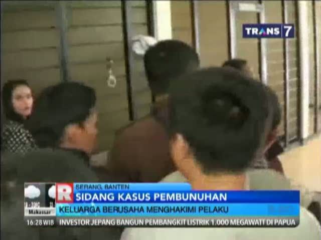 Sidang Pembunuhan Gadis Remaja Berlangsung Ricuh