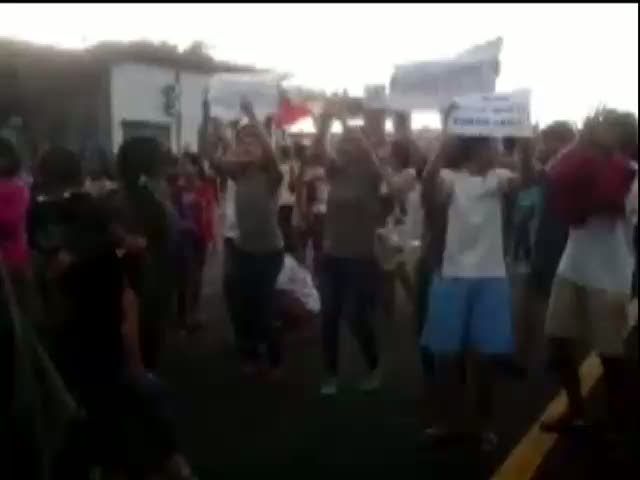 Ratusan Warga Demo di Tengah Ruas KM 21 Tol Jagorawi, Lalin Macet Parah